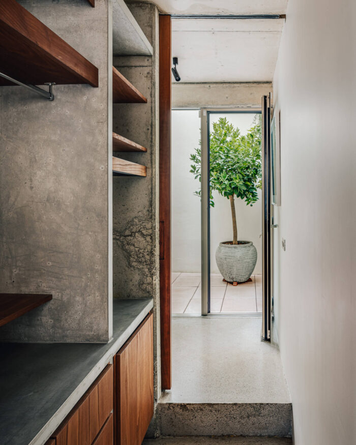 Poble-sec Concrete House, Barcelona